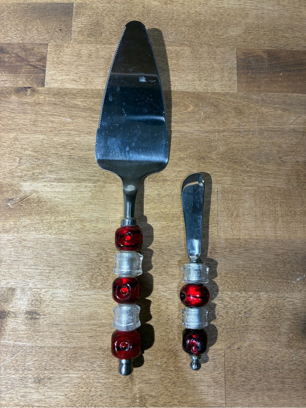 Retired Pampered Chef 2-Piece Glass Beaded Serving Set Red & Silver
